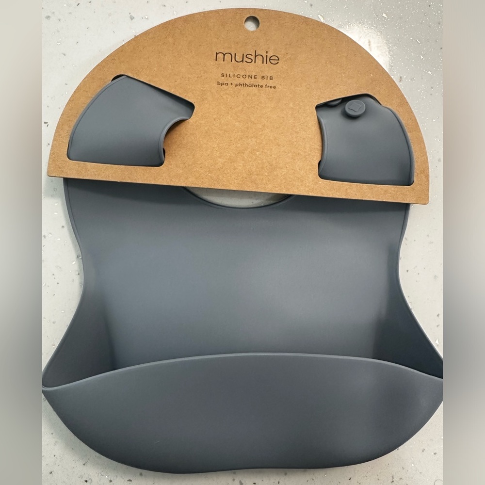 Mushie silicone bib- BRAND NEW